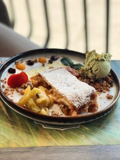 Zavitek z vipavskimi breskvami 🍑