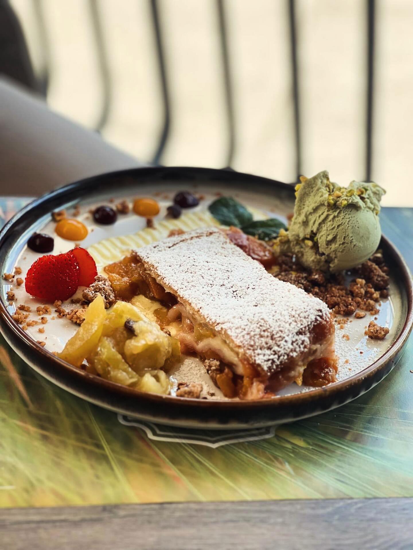 Zavitek z vipavskimi breskvami 🍑